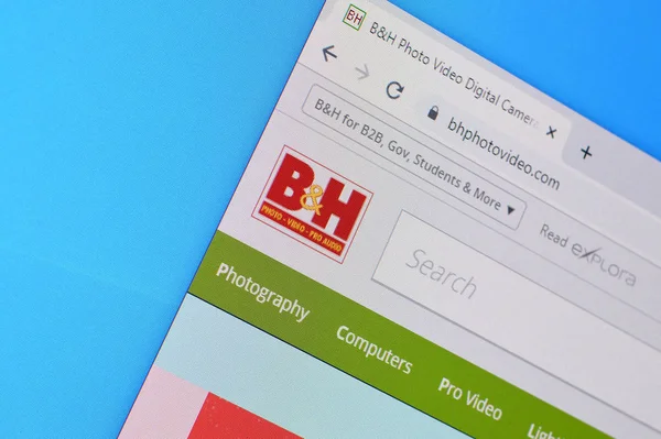 Homepage of B and H website on the display of PC, url - bhphotov — Stock Photo, Image