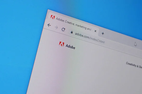 Homepage der Adobe-Website auf der Anzeige von PC, url - adobe.com. — Stockfoto