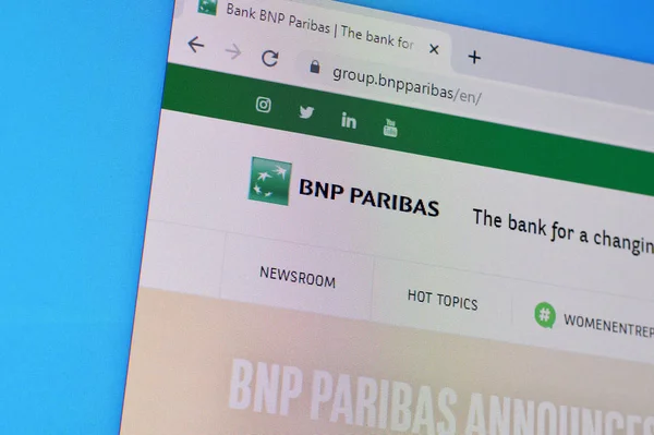 Сайт bnp paribas на дисплее ПК, url - grou — стоковое фото