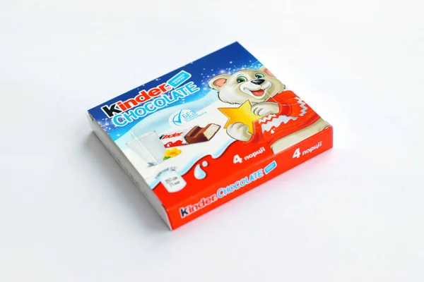Шоколадная коробочка от Ferrero SpA. Kinder is a confectionery brand line of Italian confectionery multinational manufacturer Ferrero — стоковое фото