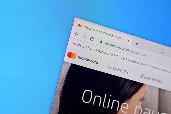 Homepage der Mastercard-Webseite auf dem PC-Display, url - mastercard.com. — Stockfoto