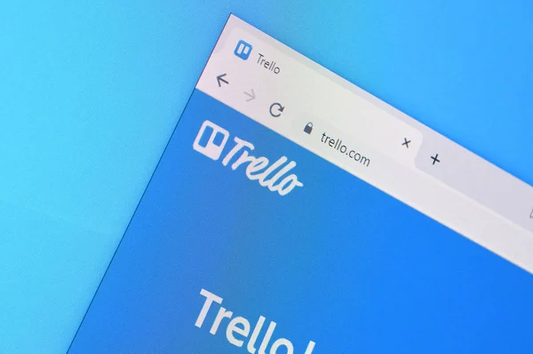 Homepage der trello website auf dem display des pc, url - trello.co — Stockfoto