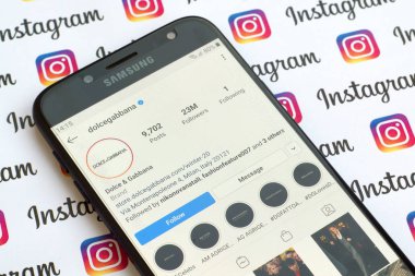 Dolce ve Gabbana resmi Instagram hesabı akıllı telefon scree üzerinde