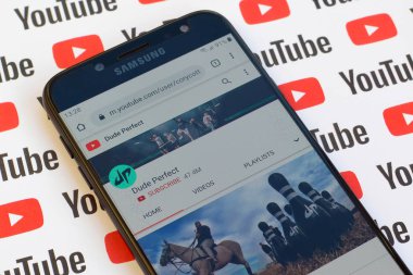 Ahbap, akıllı telefon ekranında mükemmel resmi youtube kanalı var.