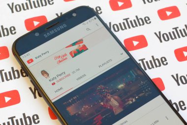 Katy Perry resmi youtube kanalı Pape 'deki akıllı telefon ekranında