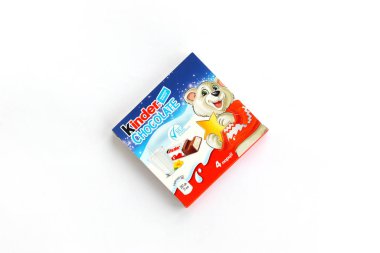Ferrero Spa 'nın yaptığı Kinder Çikolatalı küçük kutu. Kinder, çok uluslu İtalyan şekerleme üreticisi Ferrero 'nun markasıdır.