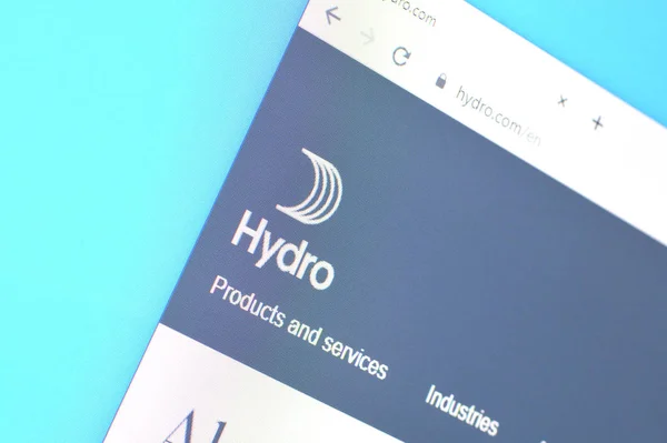 Homepage of norsk hydro website on the display of Pc, url - hydr — стокове фото
