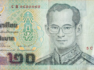 Kral Bhumibol Adulyadej 20 Baht Tayland para faturasını kapatıyor.