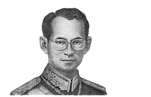 Retrato do rei Bhumibol Adulyadej de 50 Baht Tailândia projeto de lei de dinheiro de perto isolado no branco — Fotografia de Stock