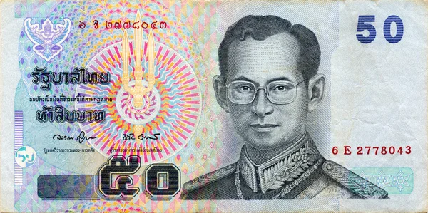 Roi Bhumibol Adulyadej sur 50 Baht Thaïlande billet d'argent fermer — Photo