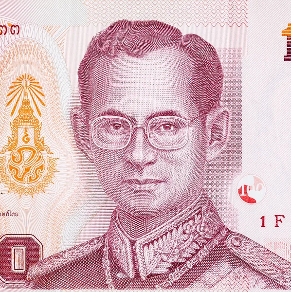 Kung Bhumibol Adulyadej på 100 Baht Thailands räkning närbild — Stockfoto