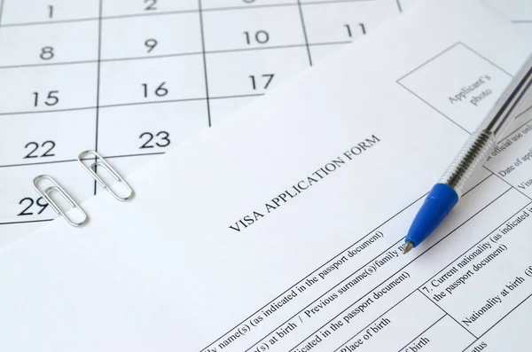 Typical Visa application form and blue pen on paper calendar page — 스톡 사진