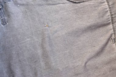 Kumaşın dokusu zeytin renginde. Balıkçı ya da avcı yeleğine benziyor.