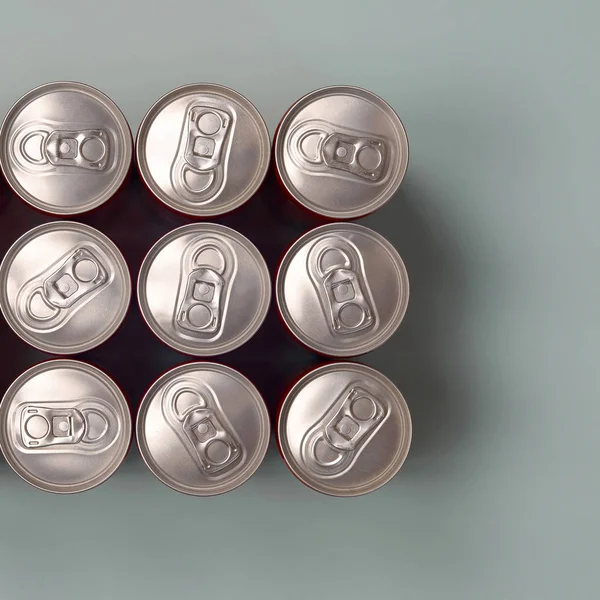 Viele neue Aluminiumdosen für Limonaden oder Energy-Drinks. Getränkeherstellungskonzept und Massenproduktion — Stockfoto