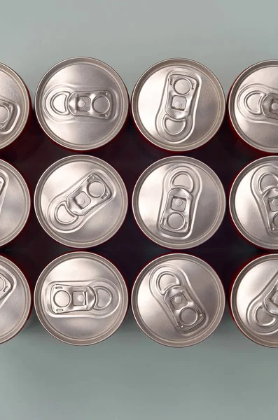 Many new aluminium cans of soda soft drink or energy drink containers. Drinks manufacturing concept and mass production — 스톡 사진