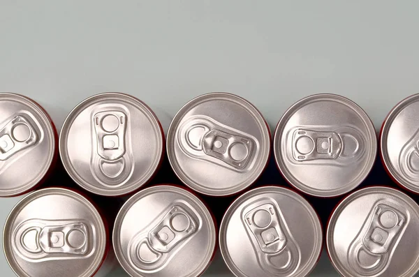 Many new aluminium cans of soda soft drink or energy drink containers. Drinks manufacturing concept and mass production — Stock Photo, Image
