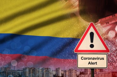 Kolombiya bayrağı ve Coronavirus 2019 ncov uyarı işareti. Gezgin turistler arasında yeni koronavirüs salgını olma olasılığı yüksek.