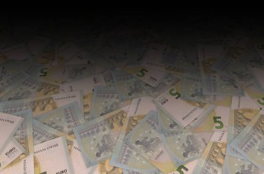 5 avroluk banknotun küçük kahverengi detaylarla yakın plan modeli