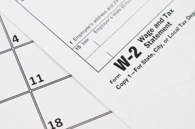 W-2 Maaş ve Vergi beyanı boş takvim sayfasında boş yalanlar