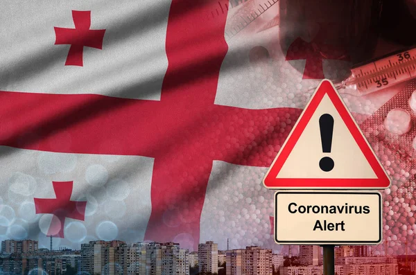 Georgia flag and Coronavirus 2019-ncov alert sign. Koncept vysoké pravděpodobnosti vypuknutí nového koronaviru prostřednictvím cestovních turistů — Stock fotografie