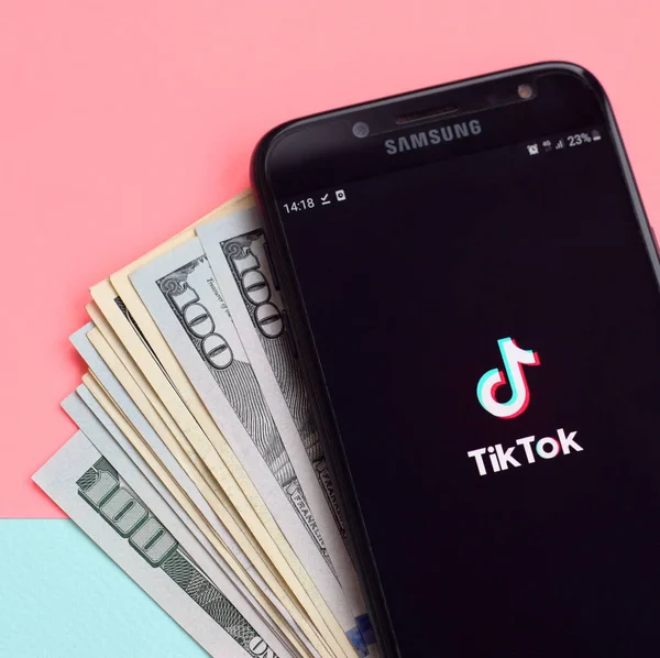 Kharkov Ucrania Febrero 2020 Aplicación Tiktok Pantalla Del Teléfono Inteligente — Foto de Stock