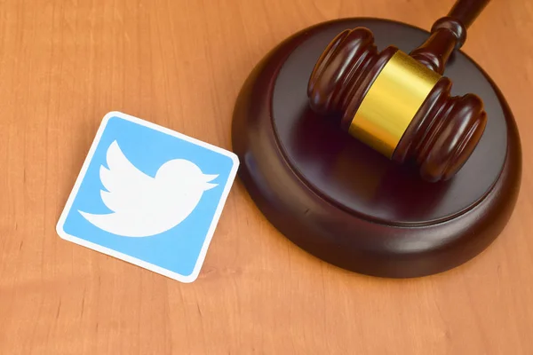 Kharkov Ukraine February 2020 Twitter Paper Logo Lies Wooden Judge — Stockfoto