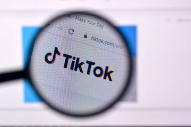 Ny, Usa - 29 Şubat 2020: Pc, url - tiktok.com 'da tiktok web sitesinin ana sayfası.