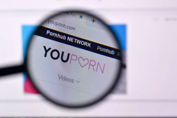 Ny, Usa - Februar 29, 2020: Homepage von youporn website auf der Anzeige von PC, url - youporn.com. — Stockbild Usa Februar 2020 Homepage Von Youporn Website Auf Der Anzeige — Stockfoto