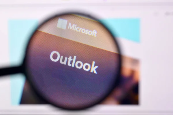 Ny, Usa - 29. Februar 2020: Homepage der Hotmail-Website auf der Anzeige von Pc, url - hotmail.com. — Stockbild Usa Februar 2020 Homepage Der Hotmail Website Auf Der Anzeige — Stockfoto