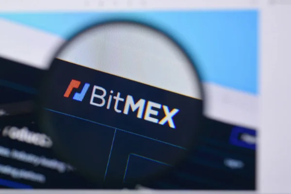 Ny, Usa - 29. Februar 2020: Homepage der bitmex-Website auf der Anzeige von Pc, url - bitmex.com. — Stockbild Usa Februar 2020 Homepage Der Bitmex Website Auf Der Anzeige — Stockfoto