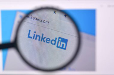 Ny, Usa - 29 Şubat 2020: Pc, url - linkedin.com 'da linkedin web sitesinin ana sayfası.