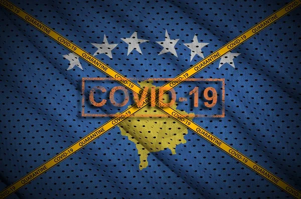Kosovos Flagga Och Covid Stämpel Med Orange Karantäntejp Korsar Gränsen — Stockfoto