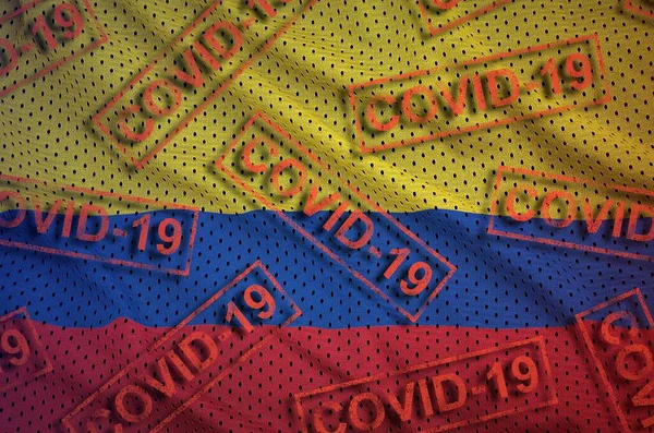 Флаг Колумбии Множество Красных Марок Ковид Коронавирус Пандемическая Концепция Вируса — стоковое фото