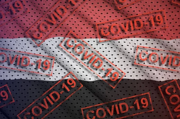 也门国旗和许多红色Covid 19邮票 Coronavirus Pandemic 2019 Ncov Virus Concept — 图库照片