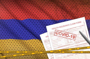 Ermenistan bayrağı ve 19 damgalı sağlık sigortası talep formu. Coronavirus veya salgın 2019-nCov virüs konsepti