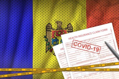Moldova bayrağı ve 19 damgalı sağlık sigortası talep formu. Coronavirus veya salgın 2019-nCov virüs konsepti
