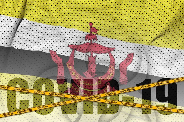 Bandera Brunei Darussalam Inscripción Covid Con Cinta Borde Cuarentena Naranja — Foto de Stock