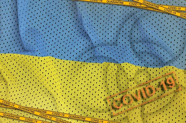 Flaga Ukrainy Symbol Zagrożenia Biologicznego Covid Pomarańczową Taśmą Kwarantanny Znaczkiem — Zdjęcie stockowe