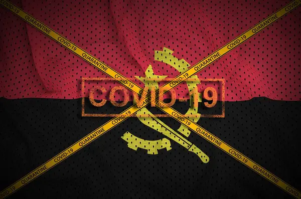 Bandera Angola Sello Covid Con Cinta Frontera Cuarentena Naranja Cruzada — Foto de Stock