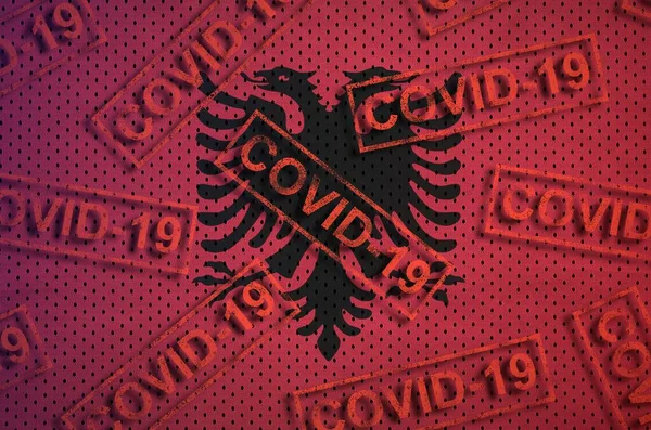 Bandeira Albânia Muitos Selos Covid Vermelhos Conceito Vírus Coronavírus Pandemia — Fotografia de Stock