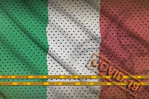 Bandera Italia Sello Covid Naranja Con Cinta Adhesiva Concepto Coronavirus — Foto de Stock