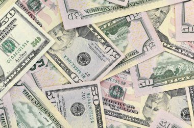Birçok düz arkaplan yüzeyi üzerinde 50 dolarlık banknotlar yakın çekim. Düz manzaralı. Soyut başarı ya da iş konsepti