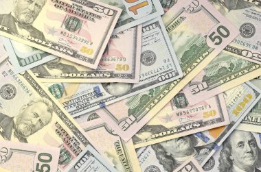 Düz zemin üzerinde 150 dolarlık banknotlar yakın plan. Düz manzaralı. Soyut başarı ya da iş konsepti