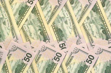 Düz zemin üzerinde 150 dolarlık banknotlar yakın plan. Düz manzaralı. Soyut başarı ya da iş konsepti