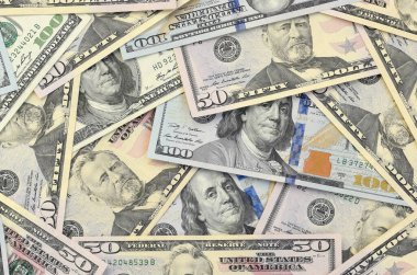 Düz zemin üzerinde 150 dolarlık banknotlar yakın plan. Düz manzaralı. Soyut başarı ya da iş konsepti