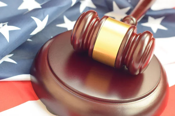 Maletero Justicia Bandera Los Estados Unidos Tribunal Durante Juicio Judicial — Foto de Stock