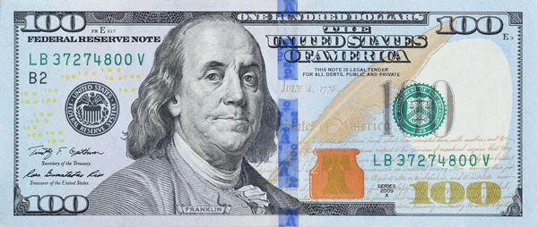 ABD Başkanı Benjamin Franklin 'in portresi 100 dolarlık banknot kapanış makrosu. Birleşik Devletler 100 dolar para faturası kapanıyor.