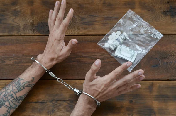 Drogendealer Wegen Illegalen Drogenhandels Verhaftet Mit Handschellen Gefesselte Person Mit — Stockfoto