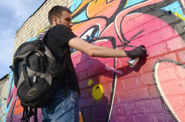 Young Graffiti Artist Backpack Gas Mask His Neck Paints Colorful — Stock Photo, Image