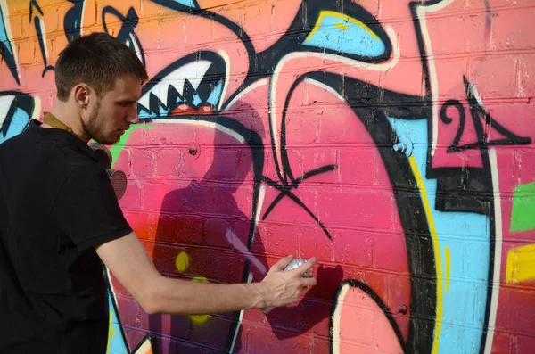 Young Graffiti Artist Backpack Gas Mask His Neck Paints Colorful — Stock Photo, Image